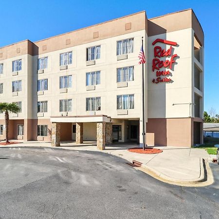 Red Roof Inn & Suites Fayetteville-Fort Bragg Екстериор снимка