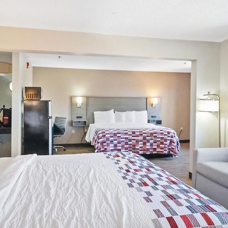 Red Roof Inn & Suites Fayetteville-Fort Bragg Екстериор снимка