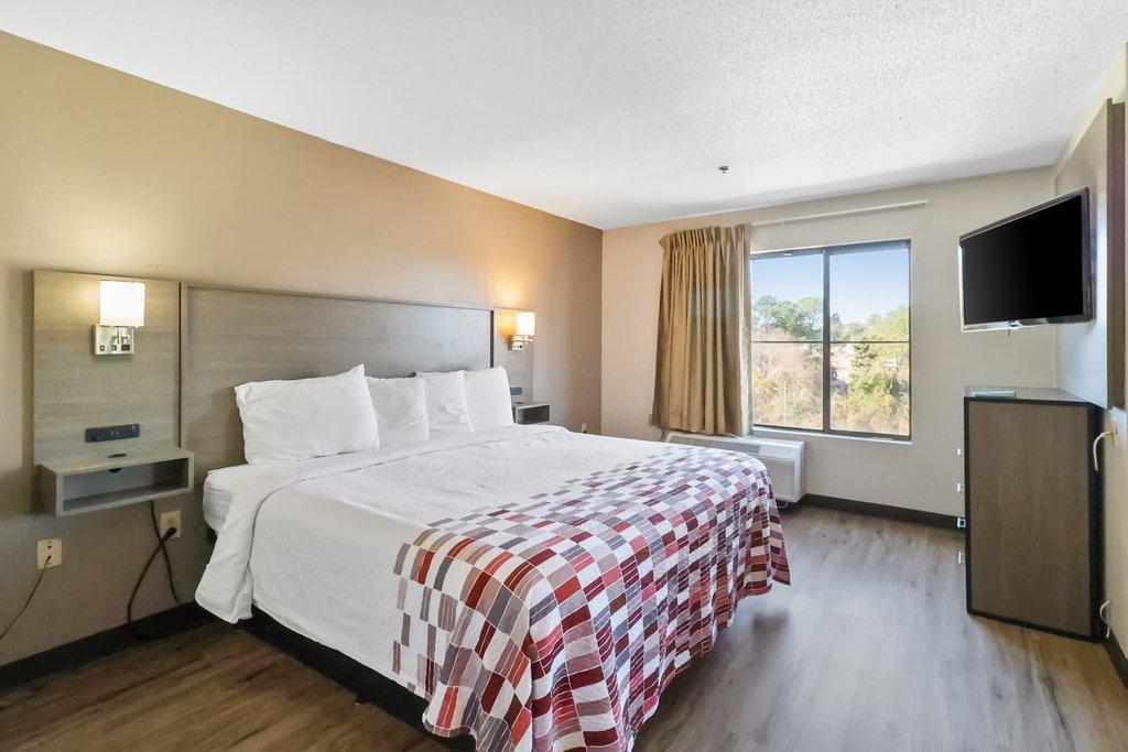 Red Roof Inn & Suites Fayetteville-Fort Bragg Екстериор снимка
