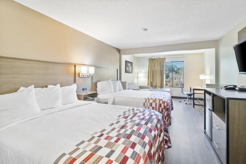 Red Roof Inn & Suites Fayetteville-Fort Bragg Екстериор снимка