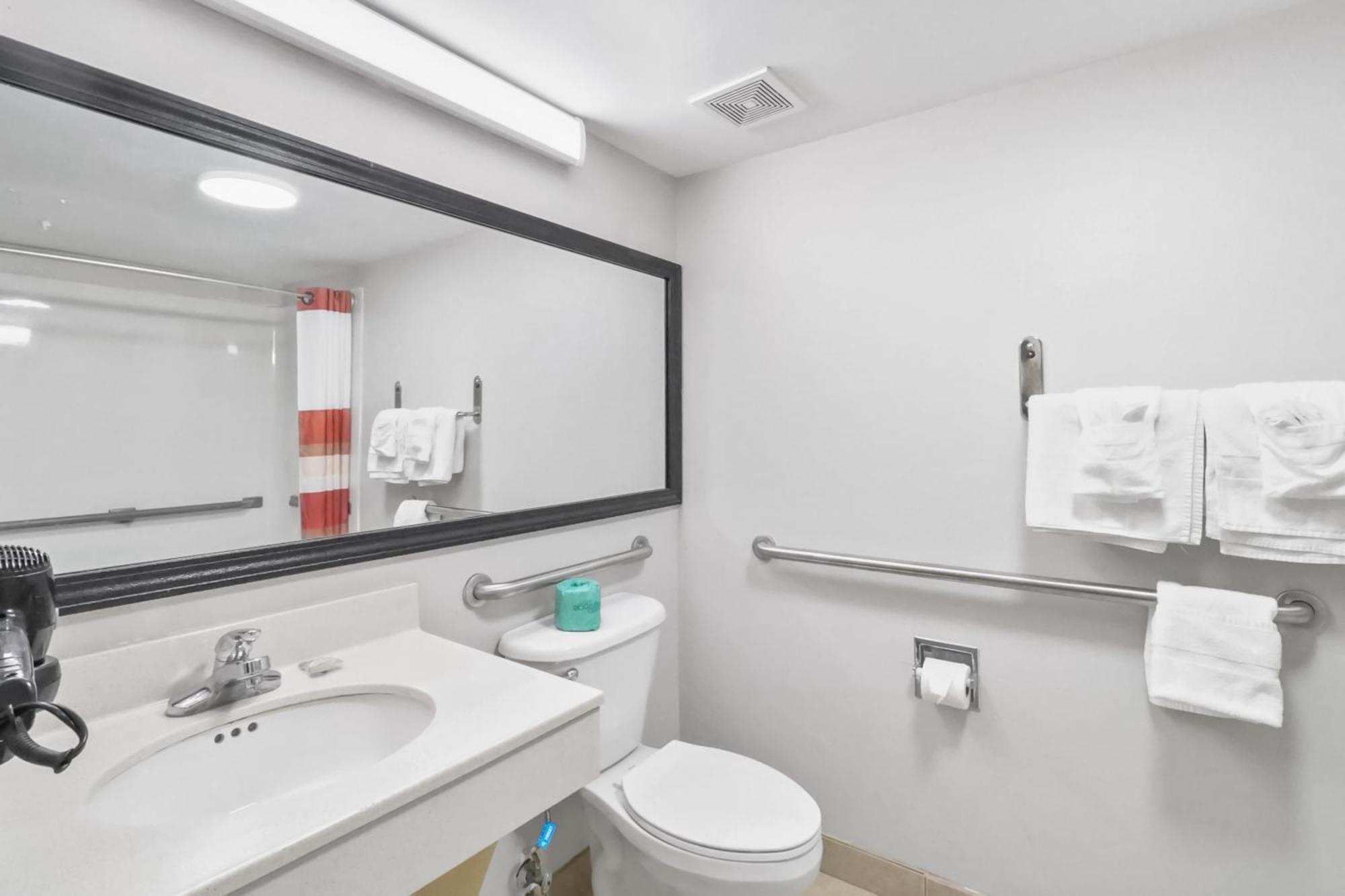 Red Roof Inn & Suites Fayetteville-Fort Bragg Екстериор снимка