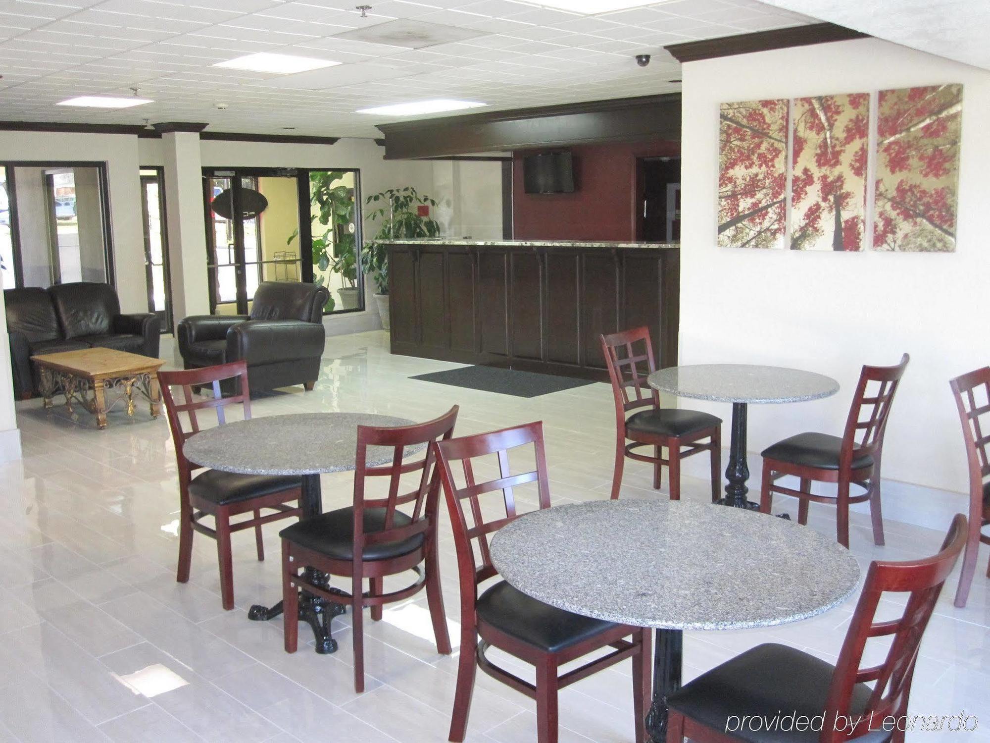 Red Roof Inn & Suites Fayetteville-Fort Bragg Екстериор снимка